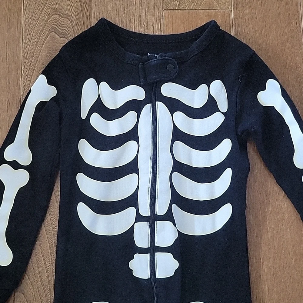 Gap Long Sleeve Footie Pajamas One Piece Skeleton‎ Costume Glow in the Dark 2T